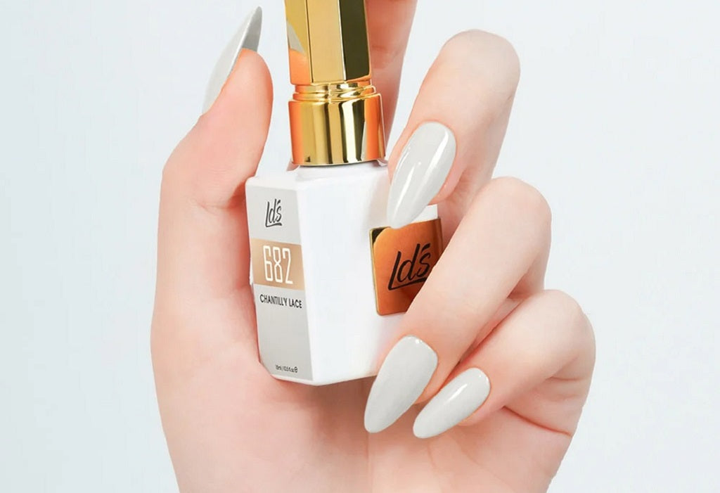 Cloud_Dancer_the_2026_Nail_Col