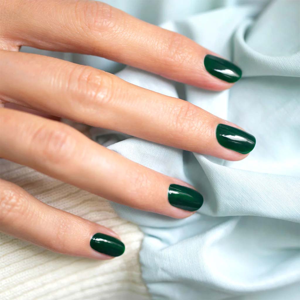 The 7 Best Emerald Green Gel Nail Polish 2024