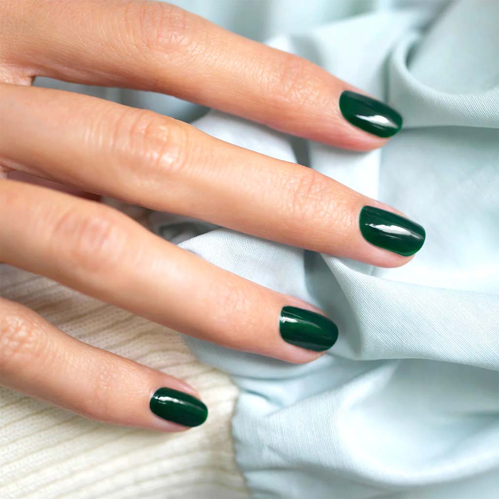 The 7 Best Emerald Green Gel Nail Polish 2025