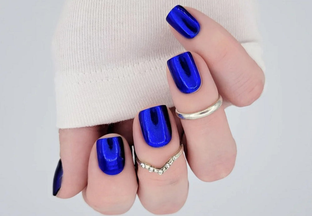 Start the New Year Bright with Blue Chrome Nails – Inspiration Here ...