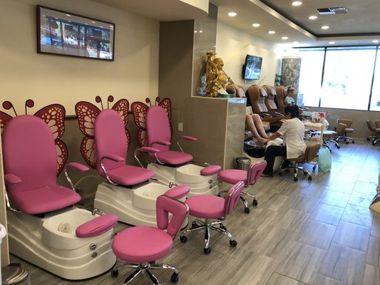 The 5 Best Nail Salon Pedicure Chairs 2025