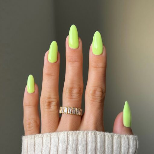 DND DV 117 Dewy Limeade - DND Diva Gel Polish & Matching Nail Lacquer Duo Set