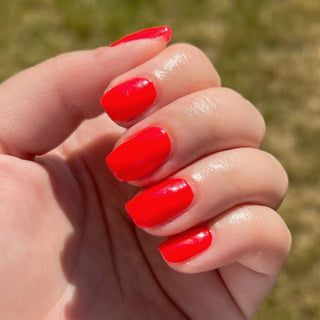 DND Gel Polish - 474 Striking Red