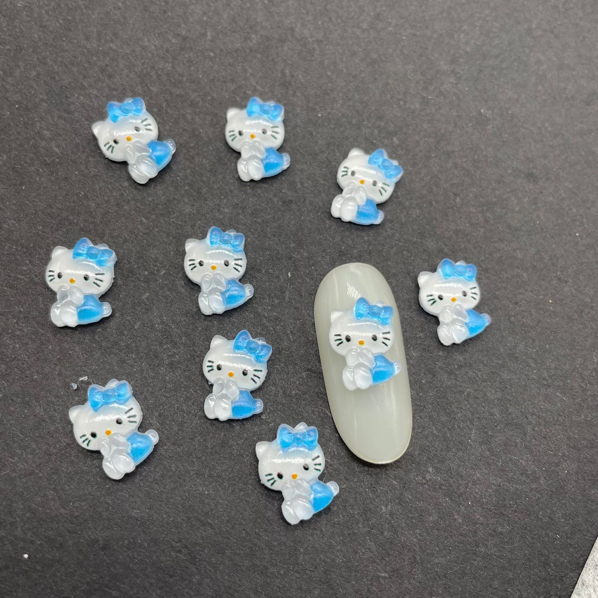 #129-153 2PCS Sitting Hello Kitty Nail Charm